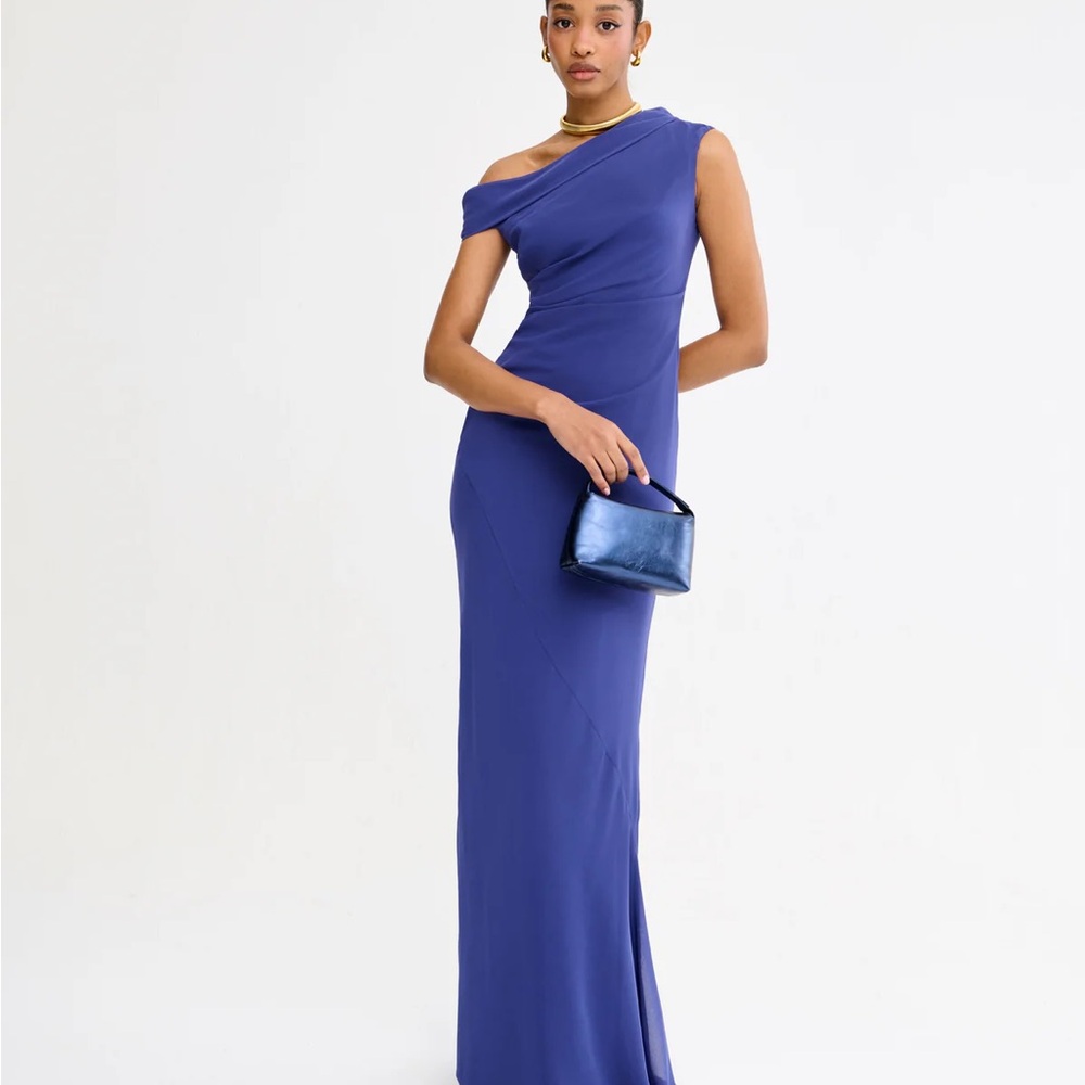 Elegant Blue One-Shoulder Maxi Dress